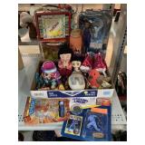 Graegus action figure in box, 2 Disney Raya