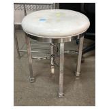 Small stool w/rounds top, 14x16in