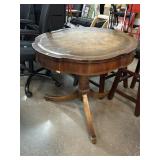 Vtg Round accent table, needs repair on leg, 29in