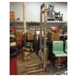 Aluminum Genie Manual lift, 400lbs capacity, 8ft