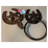 2 Horseshoe decor hangers