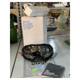 New Outdoor Master Ski Goggles and Desk Clamp