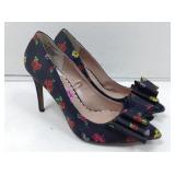 Betsy Johnson high heel shoe, black w/rose design