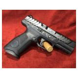 Beretta 9mm Pistol mod APX - new in Case - extra