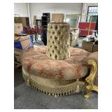 Large Vtg Floral Borne Round Setee approx. 6ft