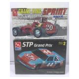 2 model build kits. Open box. Mpc 1:25 scale and