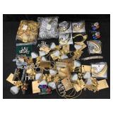 Fashion Jewelry Incl. Brooches, Necklaces & More