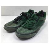Sneaker shoes size 9