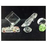 Glass paper weights, cube, green speckled egg,