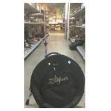 zildjian cymbals Incl. 10? & 16? w/stand an Carr