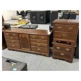 Thomasville dresser & 2 nightstands, approx 69in