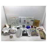 Box lot with several small items, including bag