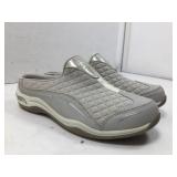 New pair of ladies sketchers slip on shoes size 9