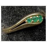 10k Gold Ring W/green Stones, Tw 2g, Sz 7.5
