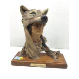 This brothers of the Hunt sculpture features a