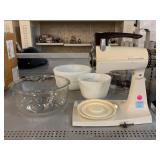 Sunbeam Mixmaster & Mixing Bowls