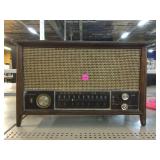 Vintage Zenith K731 AM/FM Tube Radio.