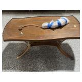 Vtg Wood coffee table legs need some TLC w/parts,