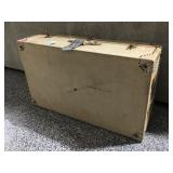 Vtg Cream luggage case, missing handle, approx
