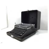 Vtg Royal Quiet Deluxe Manual Typewriter with