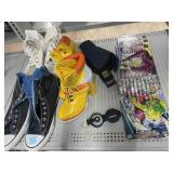 Sneakers converse menï¿½s 12, boots size 6  comics