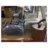 Blankets, Linens & Ice Bucket