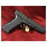 Glock 9mm Pistol Mod 17 - with Holster and Extra