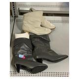 2 Womanï¿½s Boots. Size 5 1/2