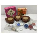 A lot of miscellaneous home bar type itemsï¿½.4