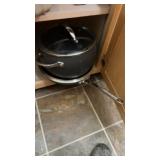 Large pot  and frying pan