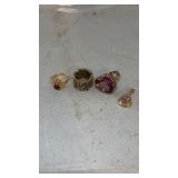 Gold tone rings and 1 pendant
