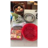 Miscellaneous kitchen items and decorative items