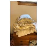 Double/Queen Comforter Set with Throw Pillows