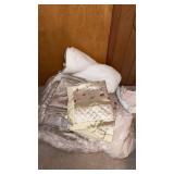 Queen bedding comforter, pillow cases