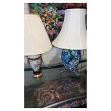 2 table lamps with shades