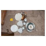 Miscellaneous lot of dishes