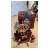 Musical  Maisto festive carousel, missing parts,