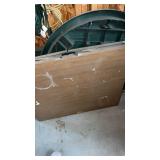 Metal table and plastic round table table