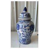 Chinese Blue/White Porcelain Vase/Jar approx