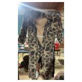 Menï¿½s XXL camo coveralls some wear and tear