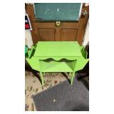 Side table with magazine holders