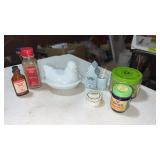 Milk glass nesting hen approximately 5 x 4ï¿½,