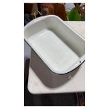 White with black rim enamel where basin/roasting