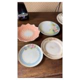 4 miscellaneous decorative plates