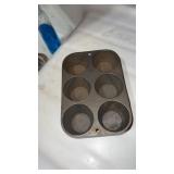 Cast iron 6 cup muffin pan, unmarked