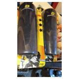 New in pkg L/XL knee pads