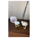 Pair of department, 56 chick figurines and floor