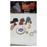 Lot of vintage Knick back decorations