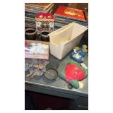 Miscellaneous kitchen items and decorative items