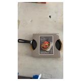 Cast Iron Fajita Pan with Wooden Trivet NIP